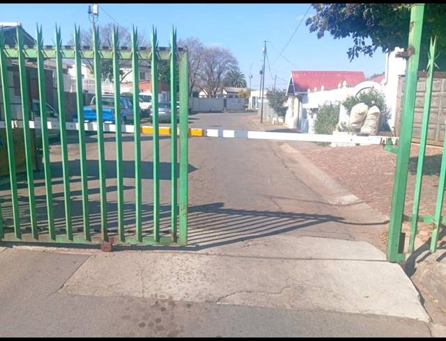 4 BEDROOM HOUSE FOR SALE IN LORENTZVILLE